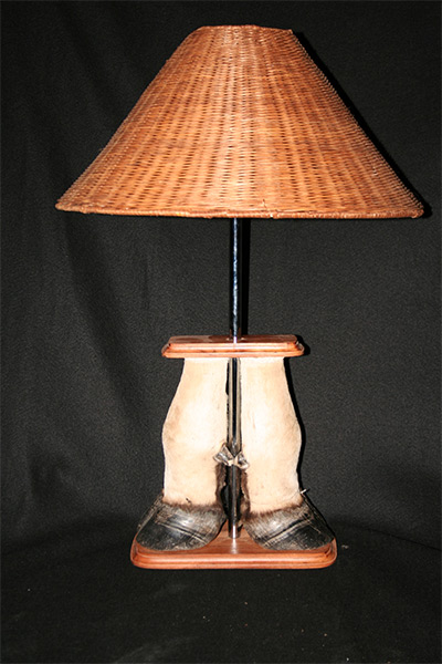 eland-feet-lamp