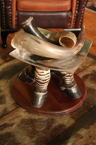 zebra-feet-platter-holder